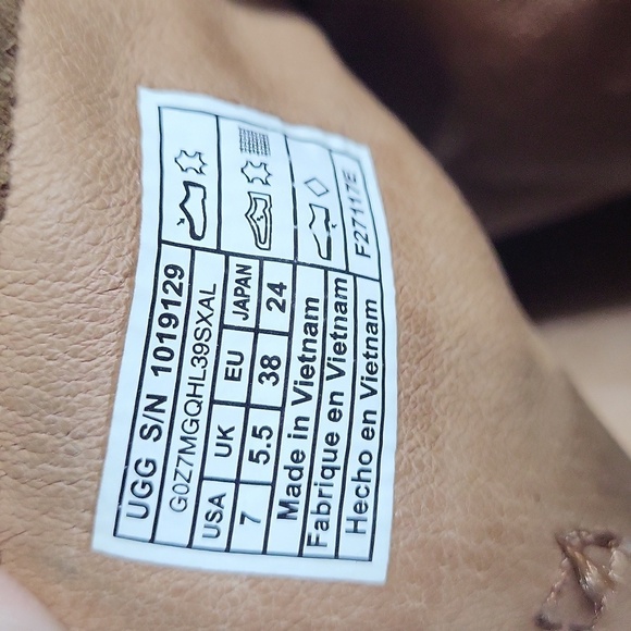 UGG suede booties 7 EUC zip side Cowgirl - Picture 6 of 6